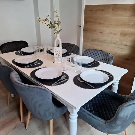 Modern And Central, With 6 Sleeps